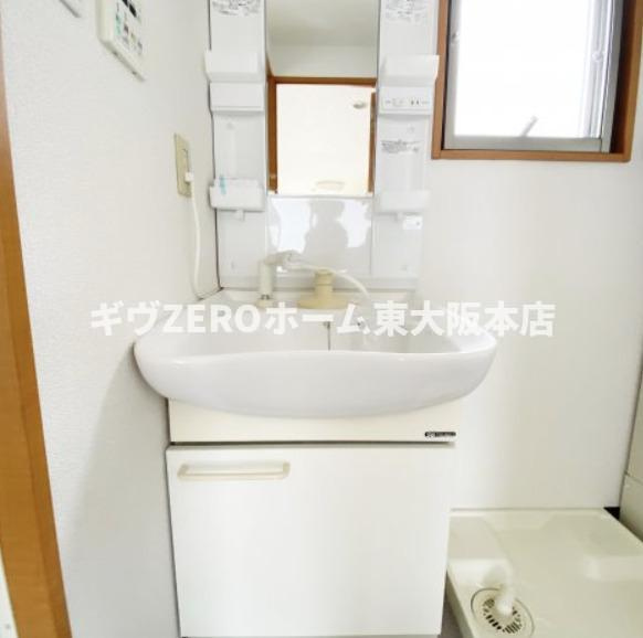 ラカーサ今里の洗面所