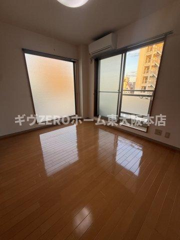 ラカーサ今里の居間・リビング