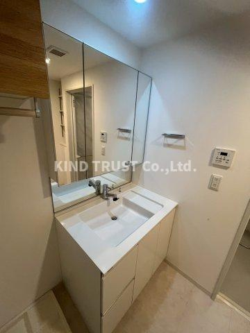 フラットレモンの洗面所|広い洗面スペース