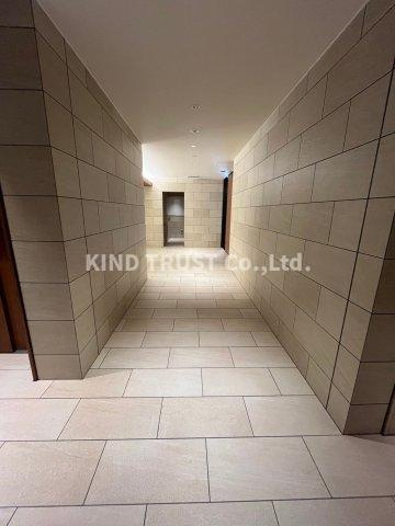 フラットレモンのロビー|ゆとりのあるロビーです