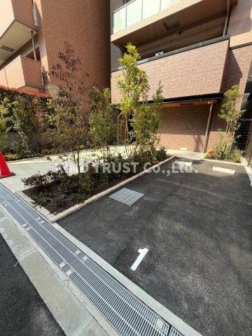 フラットレモンの駐車場|カースペースがあります