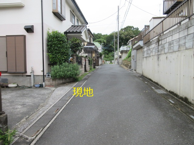 中古戸建　吉見町長谷1757-111の前面道路含む現地写真