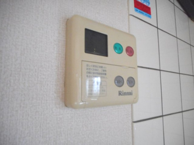 【設備】 | フェアリーズガーデン入西 | 給湯器リモコンです