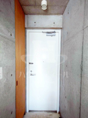 【玄関】 | 蓮根マンション | 収納もある玄関です