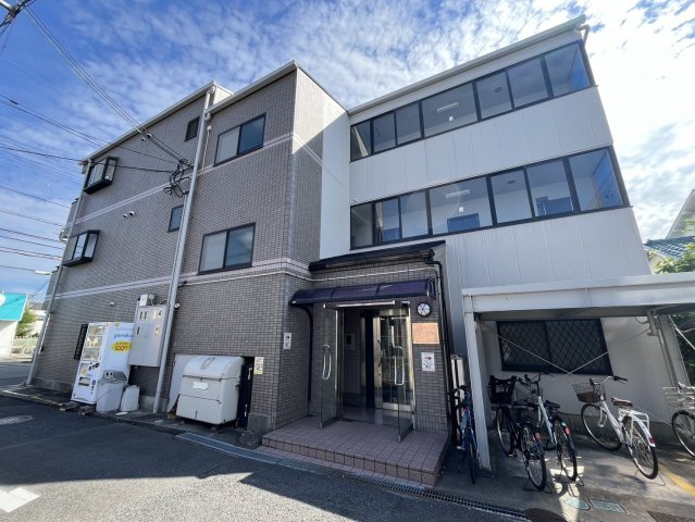 ロイヤルハイム上小阪の外観