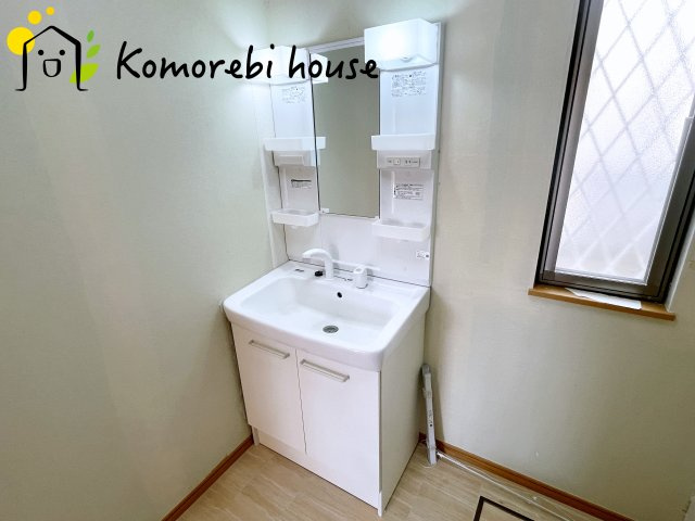 桶川市末広三丁目　中古一戸建ての独立洗面台|独立洗面台、朝の身支度には欠かせません