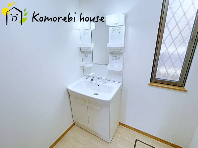 桶川市末広三丁目　中古一戸建ての独立洗面台|26.5.30　撮影済み