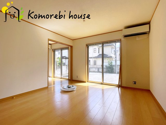 桶川市末広三丁目　中古一戸建ての居間・リビング|こちらの居間で趣味の時間をお楽しみください