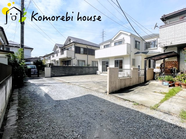 桶川市末広三丁目　中古一戸建ての前面道路含む現地写真|前面道路含む現地写真です