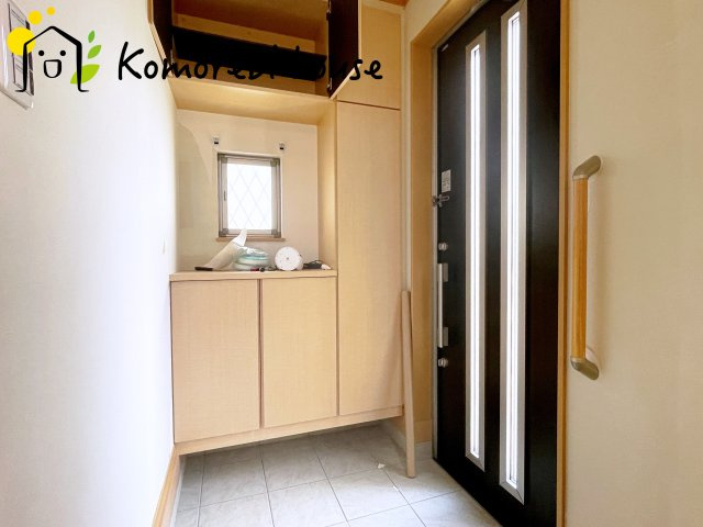 桶川市末広三丁目　中古一戸建ての玄関|落ち着いた玄関です