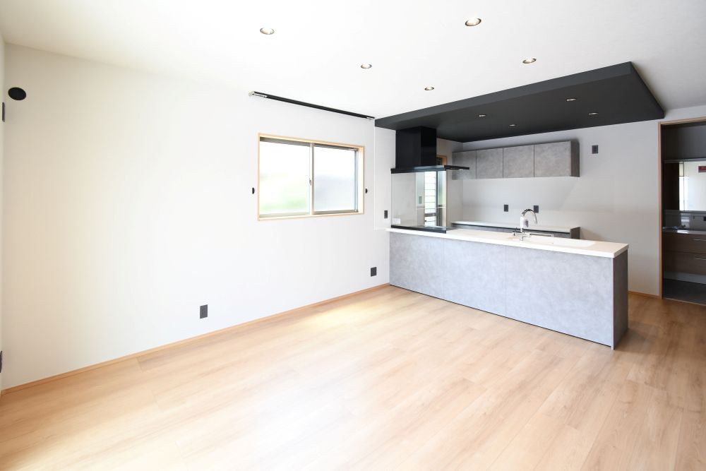 一宮中町⑦　新築戸建住宅の居間・リビング|17.5帖の広々としたリビング♪※施工事例です。実物とは異なります。