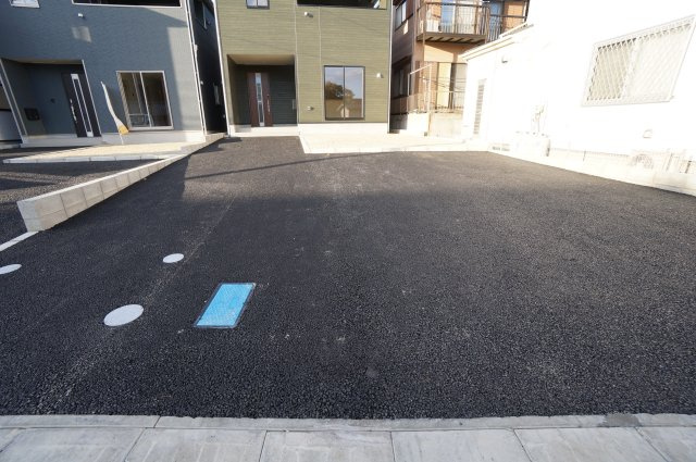 クレイドルガーデン常滑市神明町第2　3号棟の駐車場|駐車スペース3台可能（車種による）