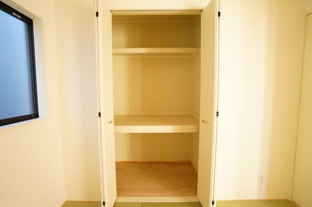 クレイドルガーデン常滑市神明町第2　3号棟の収納|1階和室の収納は押し入れタイプのクローゼット