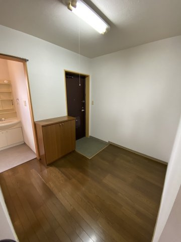 ハーベストガーデンの居間・リビング|※写真は別室の物です。　現況優先