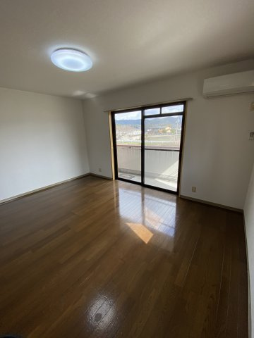 ハーベストガーデンの居間・リビング|※写真は別室の物です。　現況優先