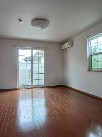 グローリーハウスＡの居間・リビング