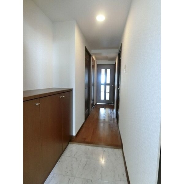 アーサー久留米エクシオⅡの玄関|シューズボックス付きの玄関です☆