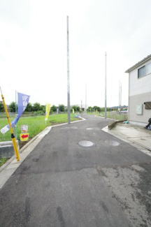 【前面道路含む現地写真】