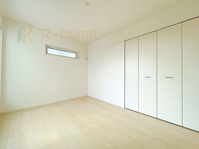 下妻市鬼怒　中古戸建て　2号棟の洋室|全居室6帖以上のゆとりある間取りプラン！
収納充実でゆとりの居住スペースを確保♪