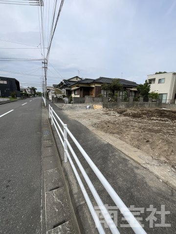 【前面道路含む現地写真】