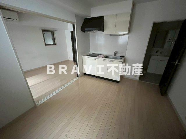 ES-Grande Minamimorimachi　BRAVI不動産の居間・リビング|【ES-Grande Minamimorimachi】ゆったり過ごせる居間です