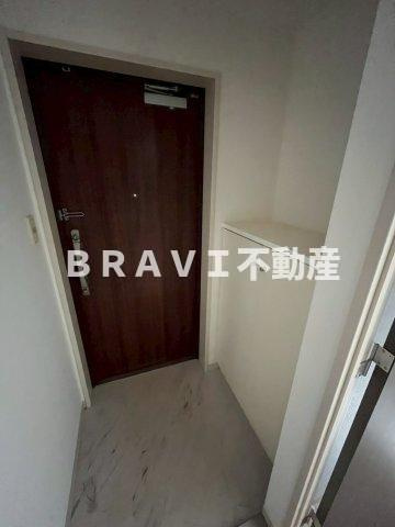 ES-Grande Minamimorimachi　BRAVI不動産の玄関|【ES-Grande Minamimorimachi】収納もある玄関です