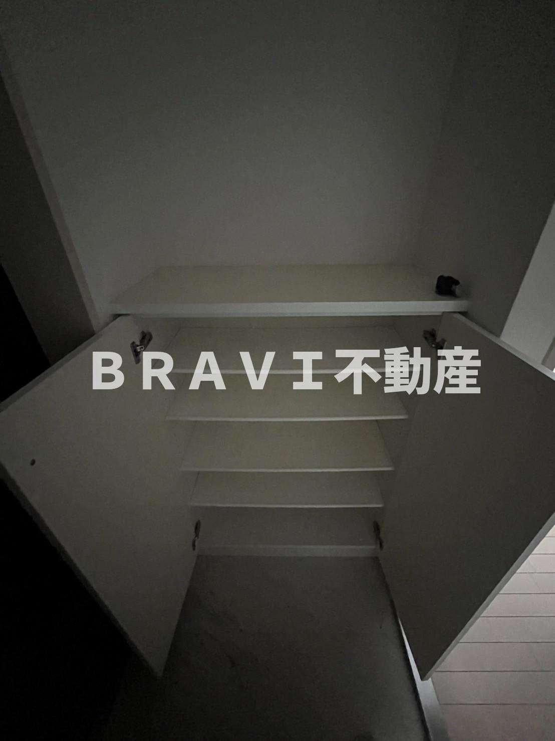 ES-Grande Minamimorimachi　BRAVI不動産の玄関|【ES-Grande Minamimorimachi】シューズボックスです