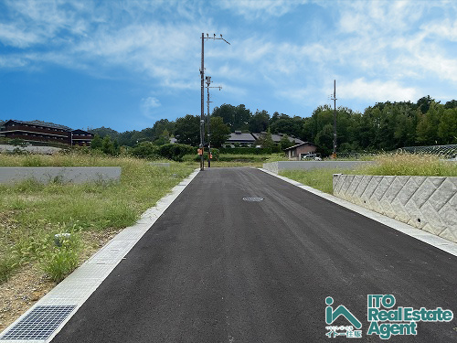 上賀茂本山 新築戸建(10号地)の前面道路含む現地写真