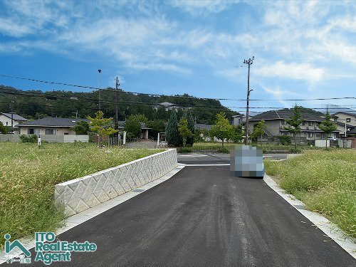 上賀茂本山 新築戸建(10号地)の前面道路含む現地写真