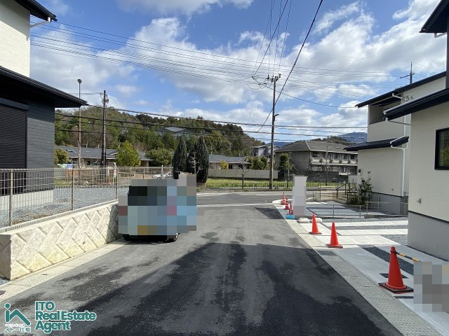 上賀茂本山 新築戸建(10号地)の前面道路含む現地写真
