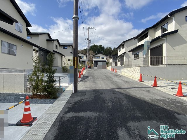 上賀茂本山 新築戸建(10号地)の前面道路含む現地写真