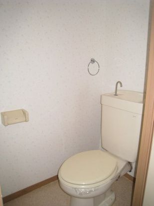 油屋ハイツ中野Ⅱのトイレ|シンプルで使いやすいトイレです