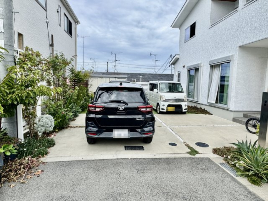 泉南市信達牧野　中古戸建の駐車場|駐車3台可能！