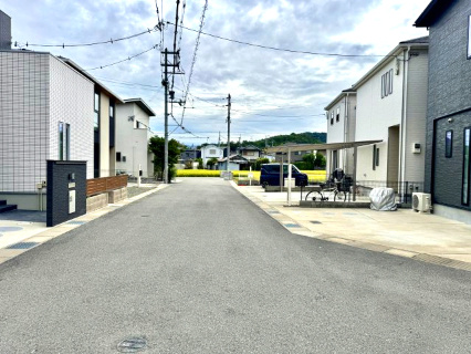 泉南市信達牧野　中古戸建の前面道路含む現地写真