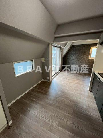 ES-Grande Minamimorimachi　BRAVI不動産の居間・リビング|【ES-Grande Minamimorimachi】ゆったり過ごせる居間です