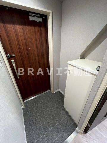 ES-Grande Minamimorimachi　BRAVI不動産の玄関|【ES-Grande Minamimorimachi】収納もある玄関です