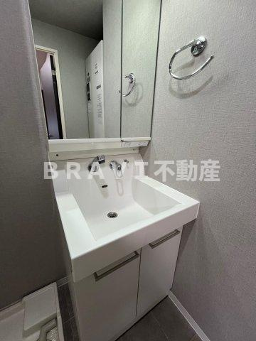 ES-Grande Minamimorimachi　BRAVI不動産の洗面所|【ES-Grande Minamimorimachi】独立洗面化粧台が付いています