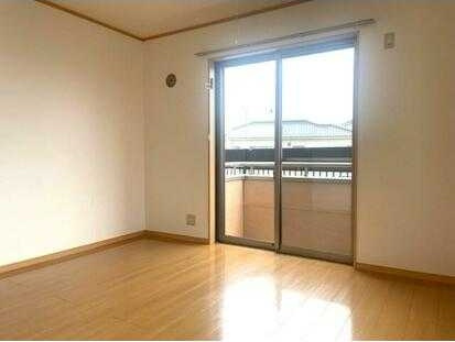 ステーションサイドあざみの洋室