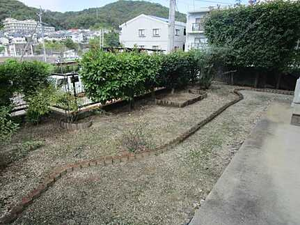 東区中山上２丁目の庭