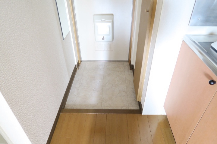 ゴールドハイツの玄関|別号室の参考写真です。