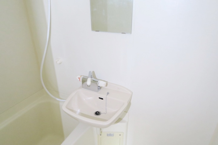 ゴールドハイツの洗面所|別号室の参考写真です。