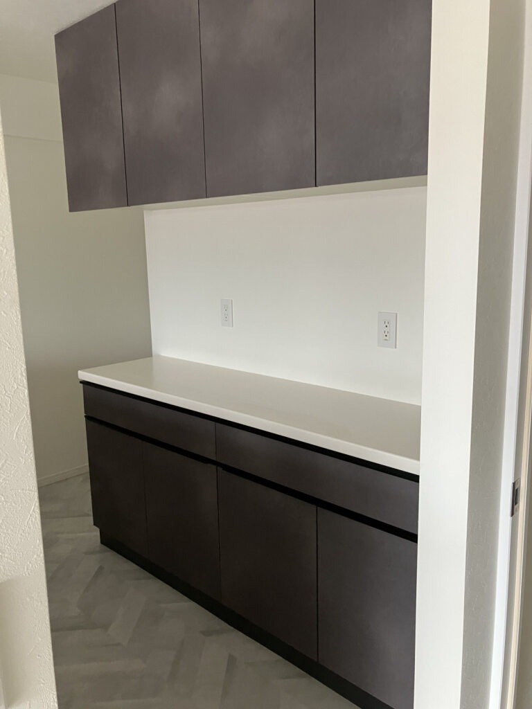 秀和宮崎台レジデンスのキッチン|カップボード