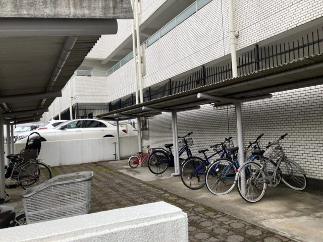 秀和宮崎台レジデンスの駐輪場