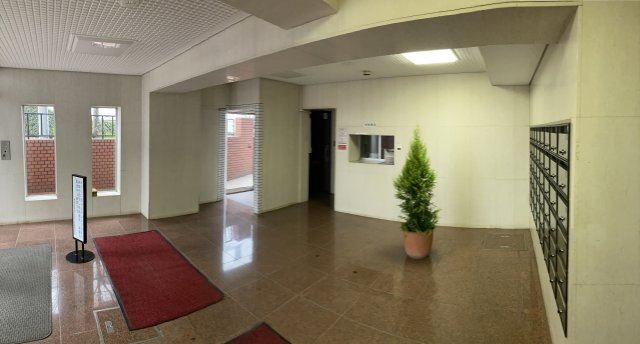 秀和宮崎台レジデンスのエントランス