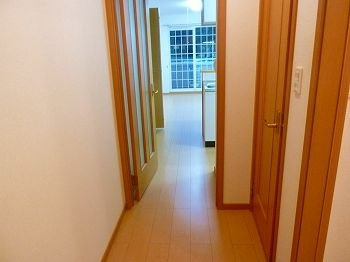 【内装】 | スモールヴィレッジ | 明るい室内です
