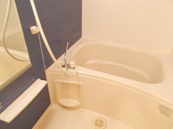 【浴室】 | スモールヴィレッジ | コンパクトで使いやすいお風呂です