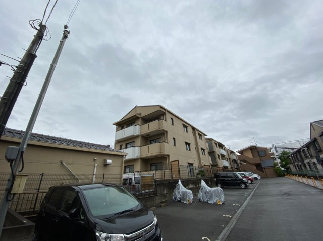 グローバル太秦の駐車場