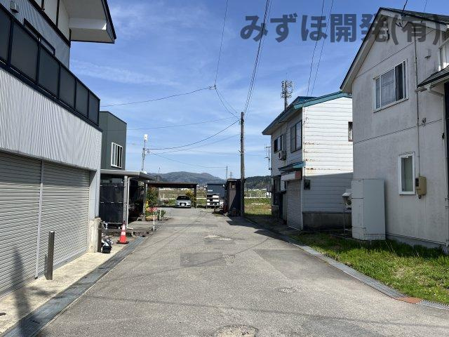 新庄市大字松本の中古一戸建の前面道路含む現地写真|北側前面道路