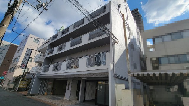 友田町ロイヤルコーポの外観