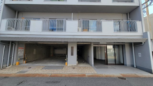 友田町ロイヤルコーポの外観